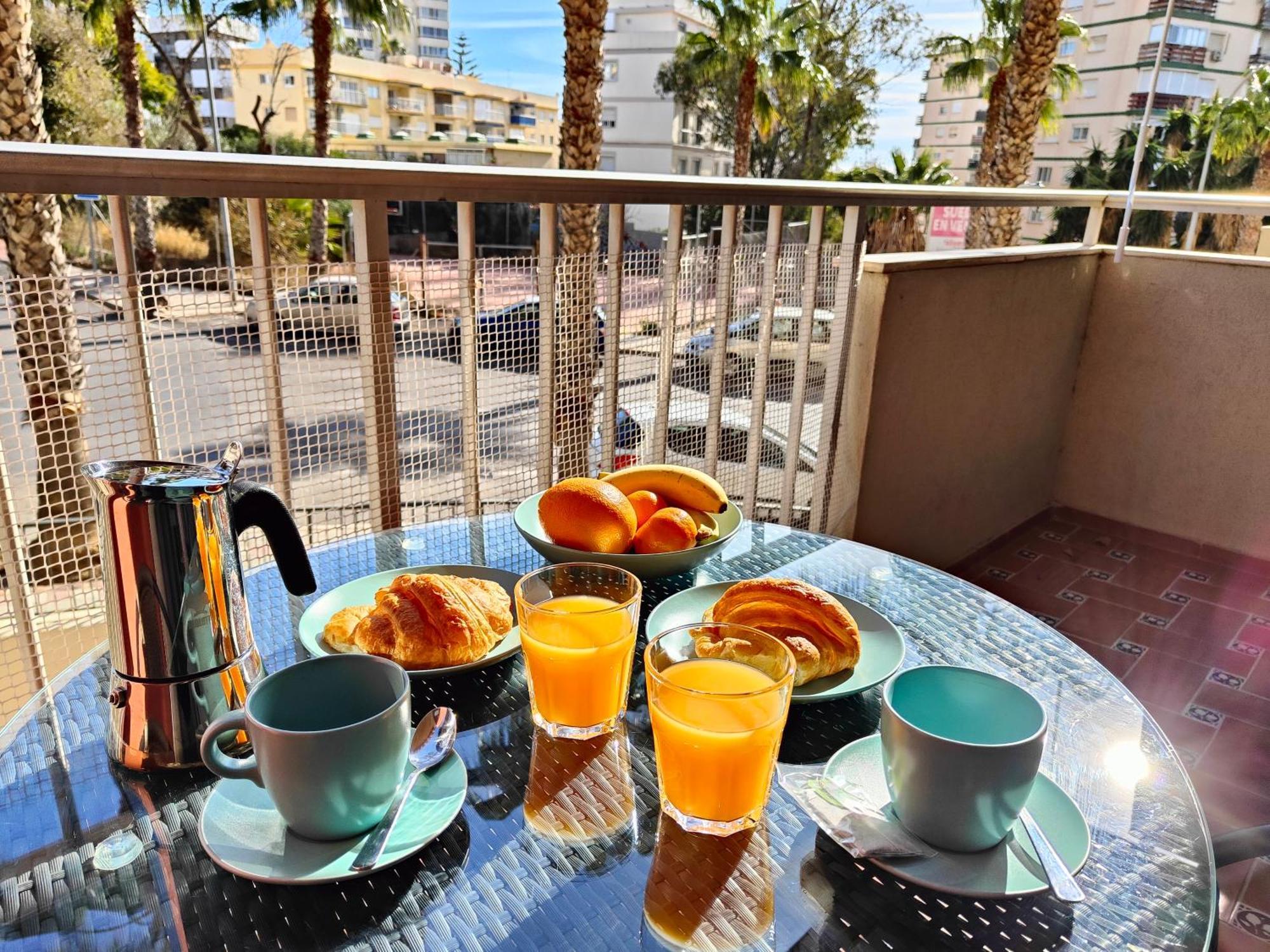 Apartamento Entero, Enormes Piscinas, Terraza Y Playa Benalmadena Ngoại thất bức ảnh