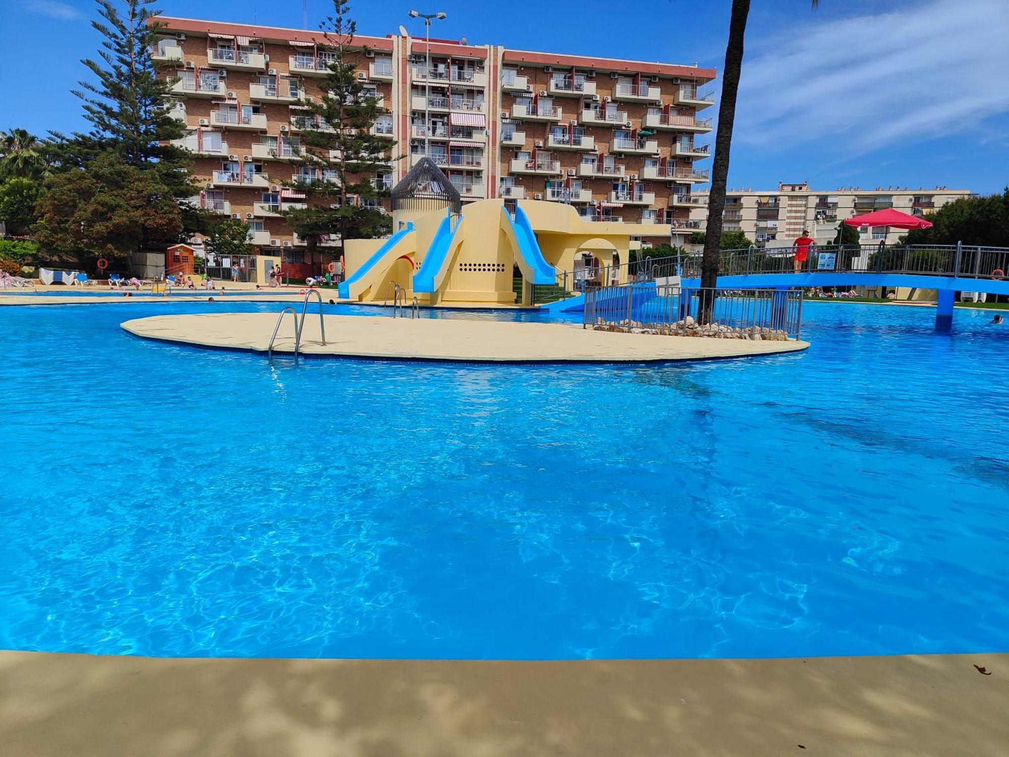 Apartamento Entero, Enormes Piscinas, Terraza Y Playa Benalmadena Ngoại thất bức ảnh