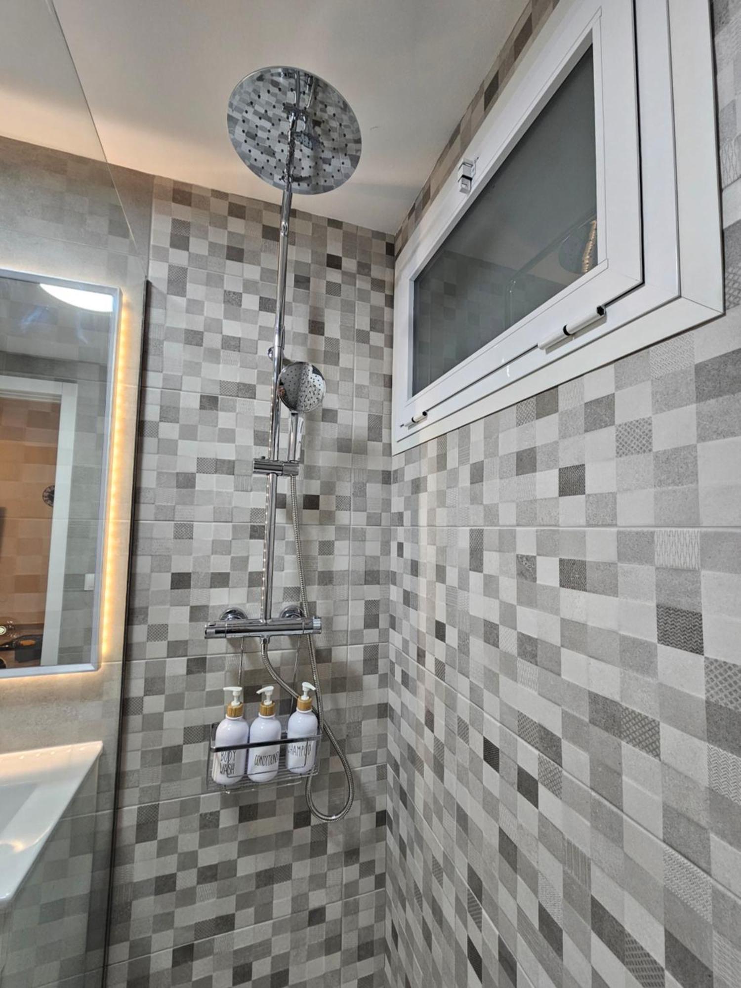 Apartamento Entero, Enormes Piscinas, Terraza Y Playa Benalmadena Ngoại thất bức ảnh